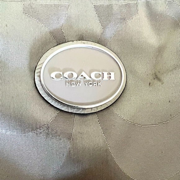 Authentic Coach crossbody bag. - Picture 3 of 12